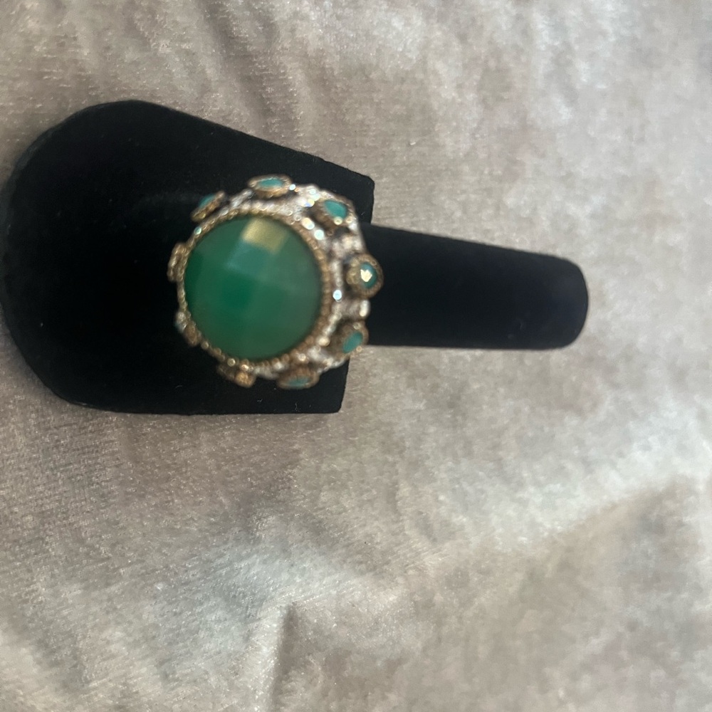 Green Onyx Look Statement Cocktail Ring Gold Tone Boho Glam - Picture 10 of 15